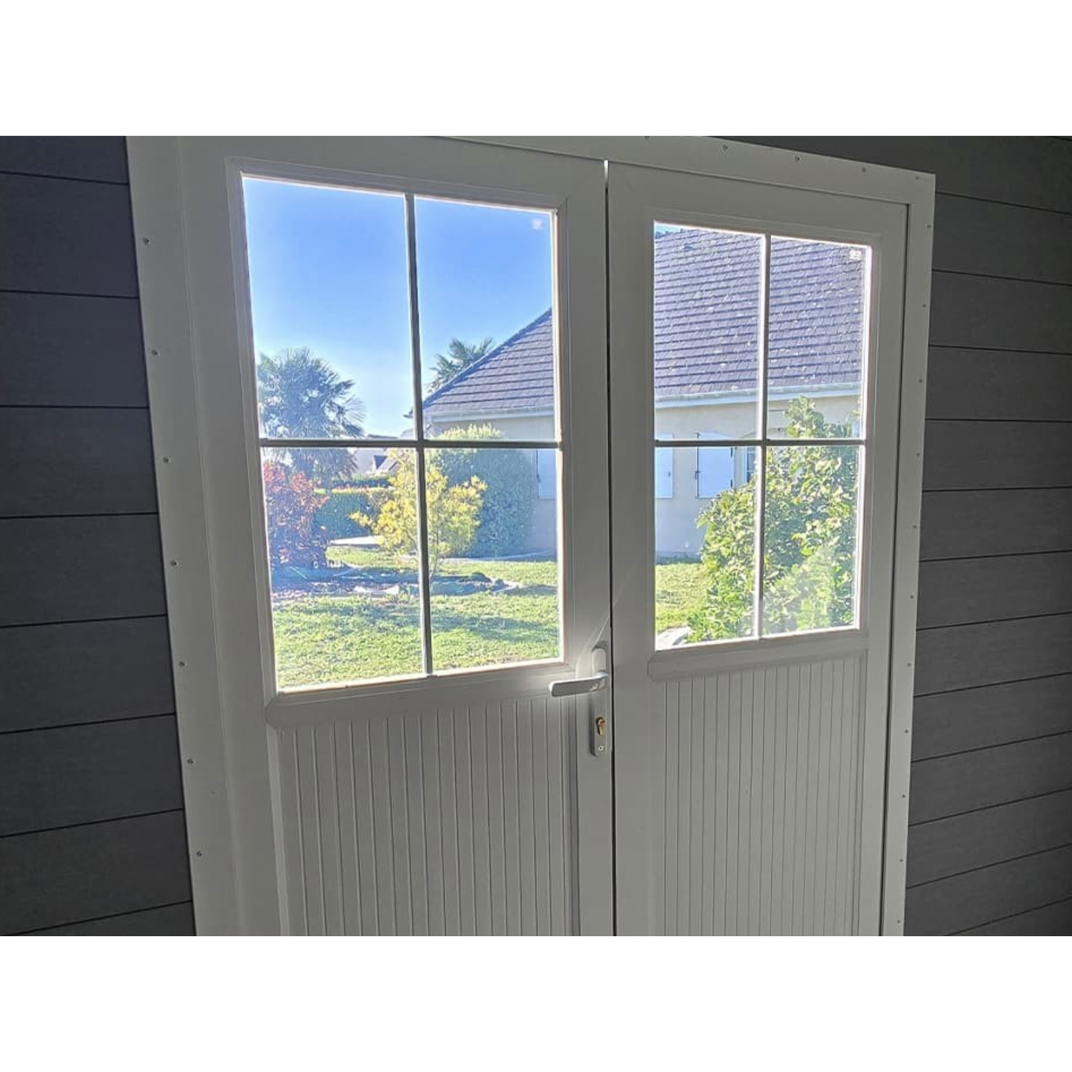 Gartenhaus aus Verbundwerkstoff SINTRA 9 m² hellgrau – Modern und widerstandsfähig – Bild 7